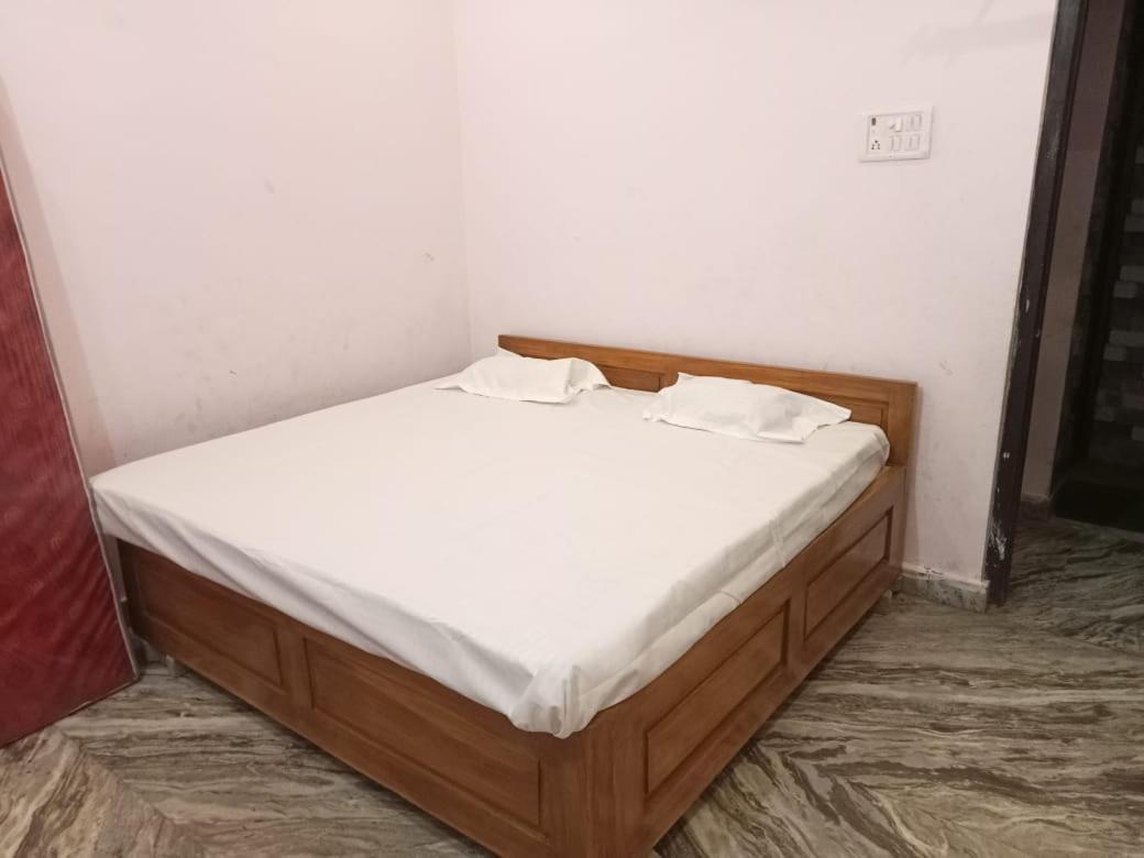 Hotel Vaibhav Sadan Dharmsala Ayodhya Zewnętrze zdjęcie